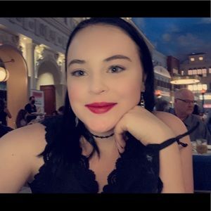 Meet your Posher, Olivia